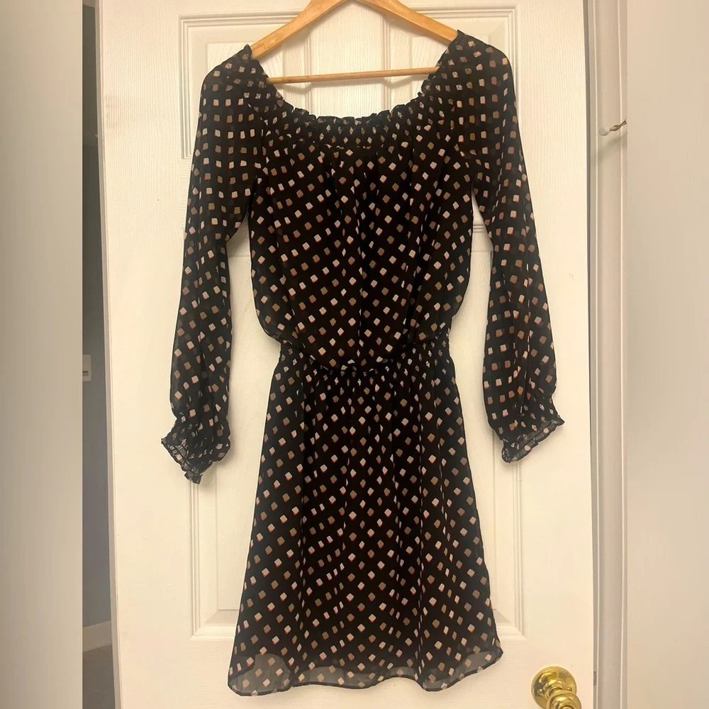 WHITE HOUSE BLACK MARKET off the shoulder long sleeve, geometric dress size XXS